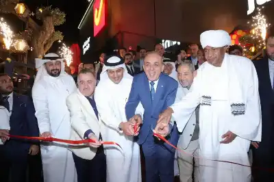 مطعم جونيورز يفتح فرعه الأكبر في