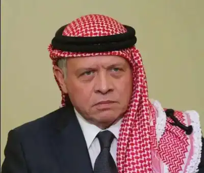 الملك يهنئ خادم الحرمين الشريفين باليوم