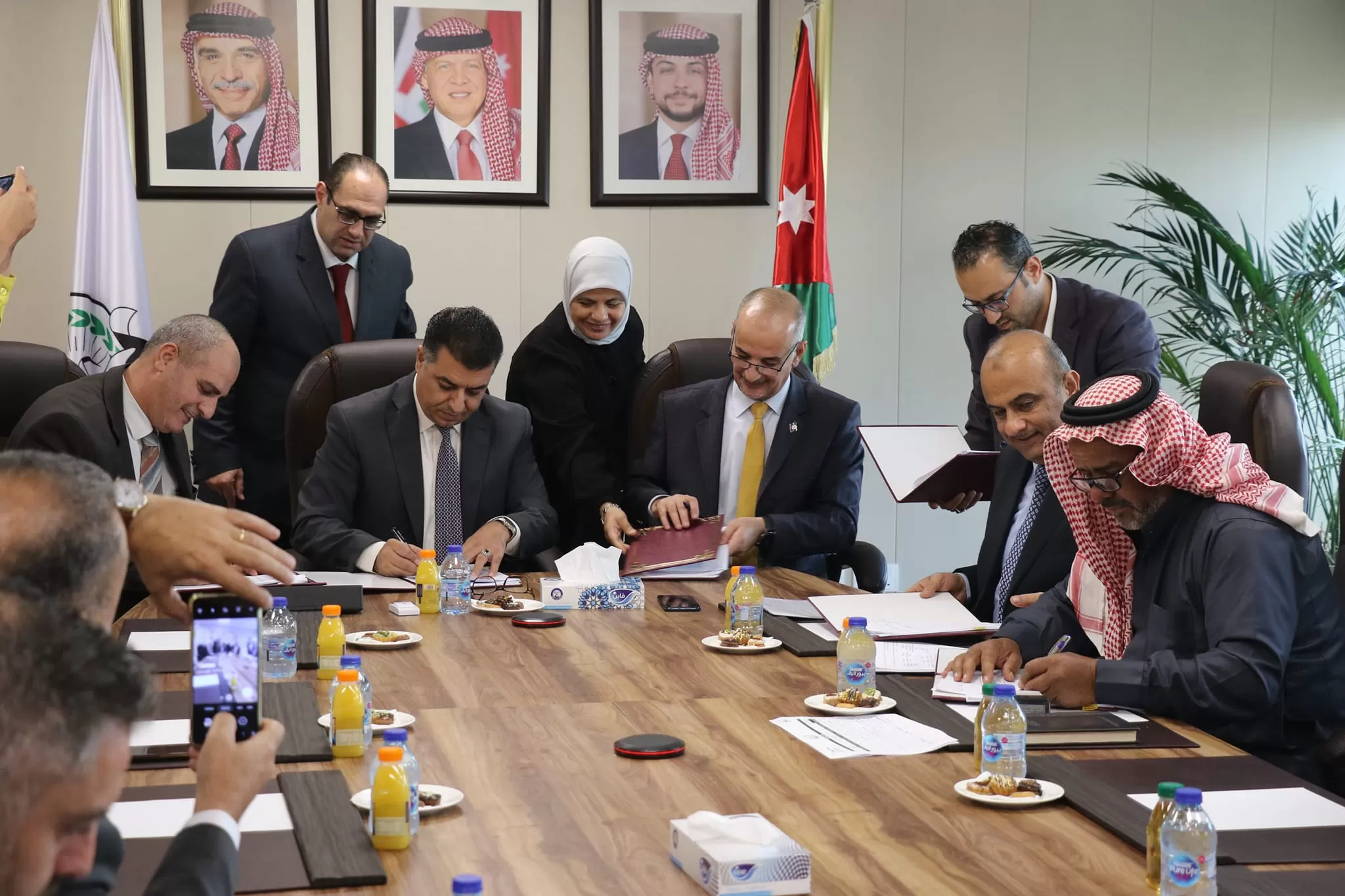 مدار الساعة,أخبار الأردن,اخبار الاردن,وزير الزراعة,خالد حنيفات,المؤسسة التعاونية الأردنية,المركز الوطني للبحوث الزراعية