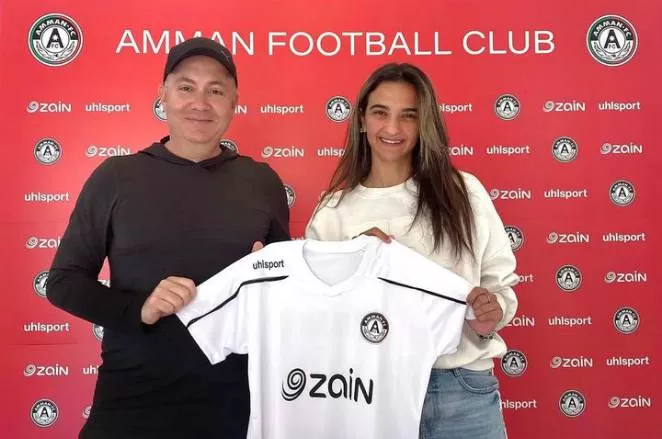 مدار الساعة,أخبار رياضية,المنتخب الوطني,الكرة النسوية,اللاعبة لجين البطوش توقع على كشوفات عمان اف سي