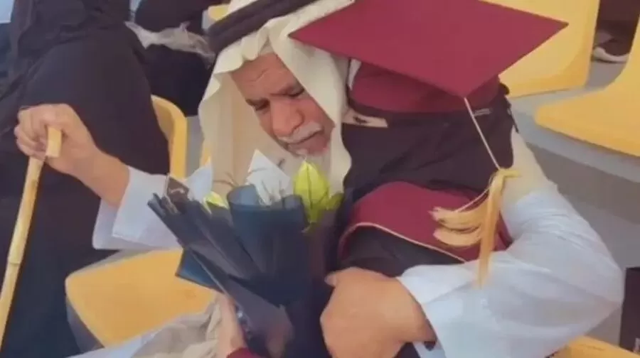 مدار الساعة,Video,فيديو,أخبار عربية ودولية,مواقع التواصل الاجتماعي,1. #تخرج_مؤثر,2. #قصة_مؤثرة,3. #حب_الأب_لابنته