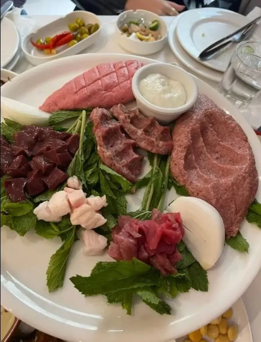 مدار الساعة,أخبار عربية ودولية,1. #تويتر_العيد,2. #الحرب_الطريفة,3. #الأحداث_العالمية_والمحلية