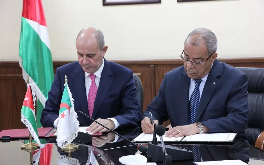 مدار الساعة,أخبار اقتصادية,وزير الصناعة والتجارة والتموين,وزير العمل,الملك عبدالله الثاني,وزارة الصناعة والتجارة,الملك عبد الله الثاني,الضمان الاجتماعي,وزارة الصناعة,المناطق الحرة,المواصفات والمقاييس,التدريب المهني,جامعة الدول العربية,1. #التعاون_الثنائي,2. #الزيارة_الملكية,3. #التعاون_الاقتصادي