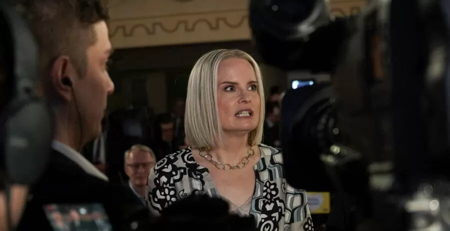 مدار الساعة,أخبار عربية ودولية,وزيرة المالية,وسائل التواصل الاجتماعي,#ريكا_بورا,#تصريحات_عنصرية,#اعتذار_وزيرة_المالية