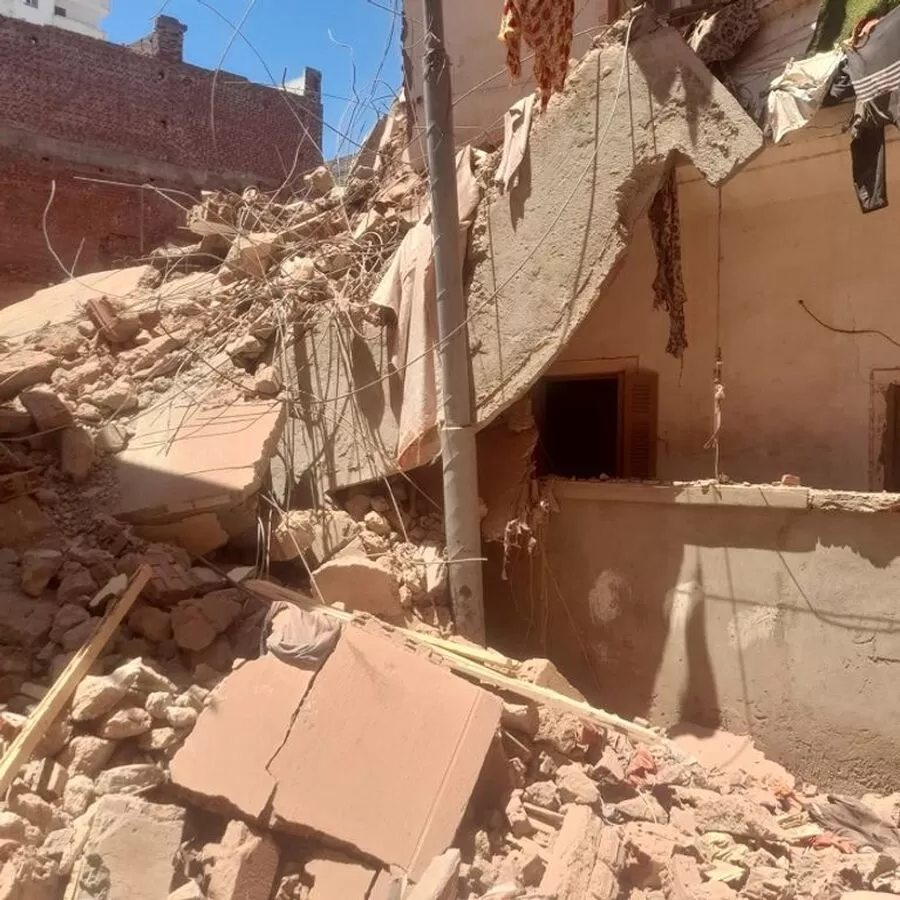 مدار الساعة,أخبار عربية ودولية,الدفاع المدني,النيابة العامة,#انهيار_عقار_رشيد,#مصرع_واصابة_في_انهيار_عقار,#البحث_عن_مفقودين_تحت_الانقاض