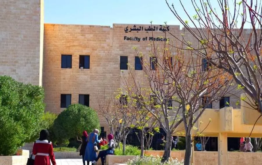 مدار الساعة,أخبار الجامعات الأردنية,وزير التعليم العالي والبحث العلمي,الدكتور عزمي محافظة,عزمي محافظة,مركز الحسين للسرطان,المستشفيات الجامعية,الخدمات الطبية الملكية,القبول الموحد,#تعليم_متاح_للجميع,#تعليم_متخصص_للمرضى_بالسرطان,#تعليم_متنافس_ومتكافئ