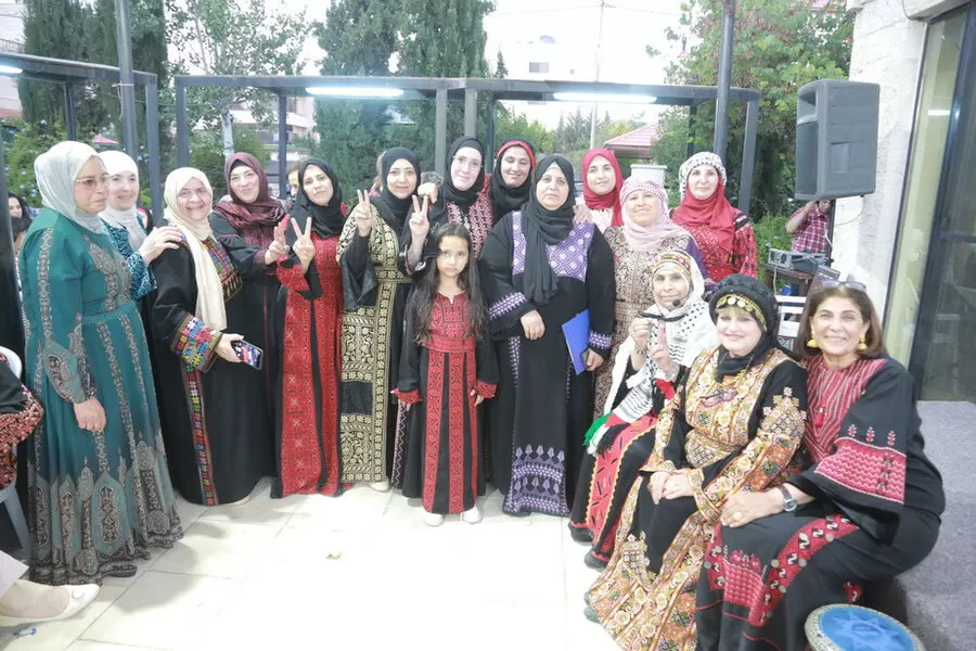 مدار الساعة,أخبار ثقافية,الملك عبد الله الثاني بن الحسين,الضفة الغربية,جمعية خليل الرحمن الخيرية,مخيم الوحدات,مخيم البقعة,#منتوجات_تراثية_فلسطينية,#عرس_فلسطيني,#أزياء_تراثية