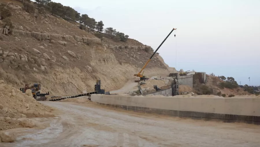 مدار الساعة,أخبار الأردن,اخبار الاردن,وزير الأشغال العامة والإسكان,وزير النقل,ماهر أبو السمن,وزارة الأشغال العامة والإسكان,وادي الأردن,وزارة الأشغال,البحر الميت