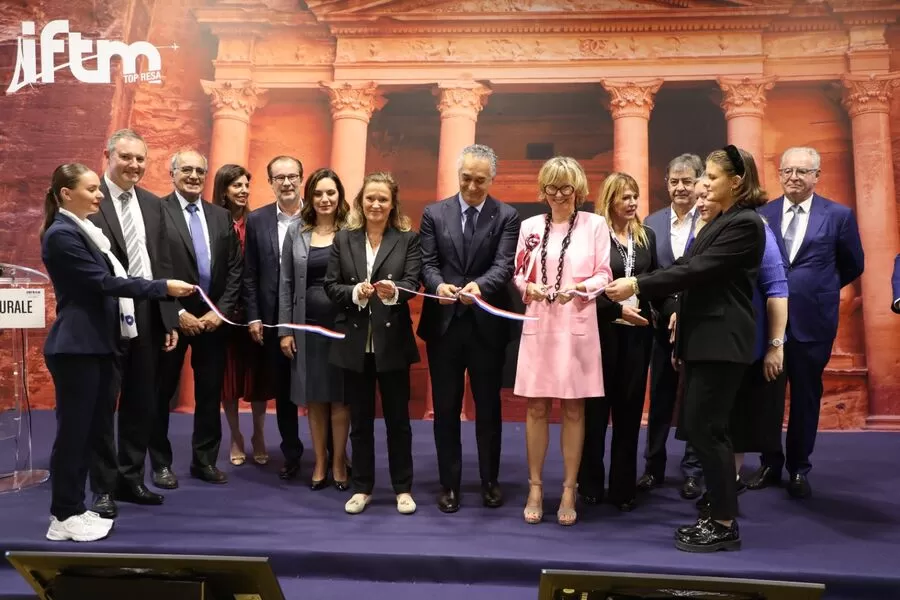 مدار الساعة,أخبار السياحة في الأردن,وزير السياحة والآثار,الدكتور عبدالرزاق عربيات,عبدالرزاق عربيات,دائرة الآثار العامة,وزارة السياحة والآثار,هيئة تنشيط السياحة,الملكية الأردنية,وزارة السياحة
