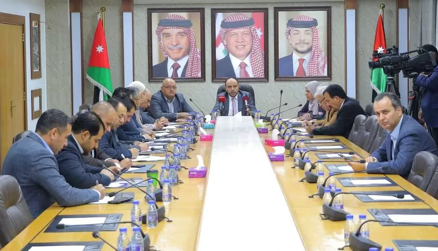 مدار الساعة,أخبار مجلس النواب الأردني,يزن الشديفات,الملك عبدالله الثاني,هيئة الخدمة والإدارة العامة,معهد الإدارة العامة,وزارة التربية