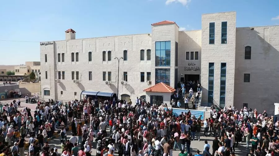 مدار الساعة,أخبار الجامعات الأردنية,الملك عبد الله الثاني,جامعة الزرقاء,اليوبيل الفضي
