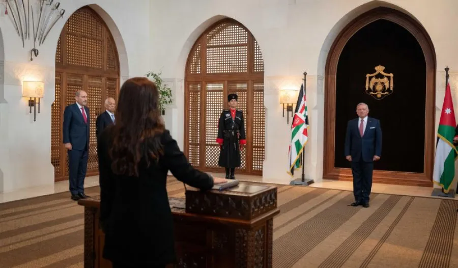 مدار الساعة,أخبار الأردن,اخبار الاردن,نائب رئيس الوزراء,وزير الخارجية وشؤون المغتربين,الملك عبدالله الثاني,رئيس الوزراء,أيمن الصفدي,الديوان الملكي الهاشمي,سلطنة عمان,قصر الحسينية,ثروه النعيمات,ثروه النعيمات تؤدي اليمين القانونية أمام جلالة الملك عبدالله الثاني بمناسبة تعيينها سفيرا فوق العادة ومفوضا للمملكة لدى سلطنة عُمان