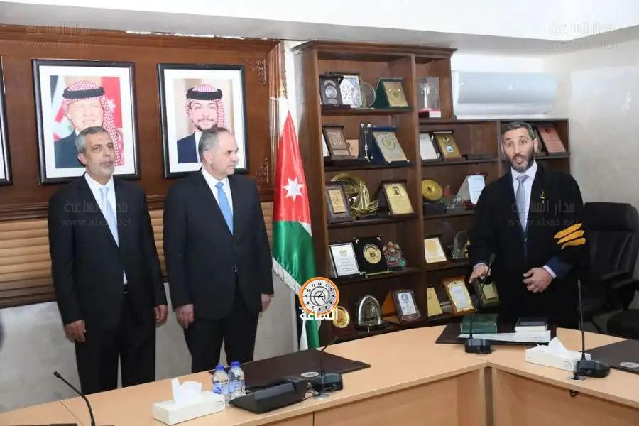 مدار الساعة,أخبار المجتمع الأردني,المحامي 

أحمد رسمي العمري