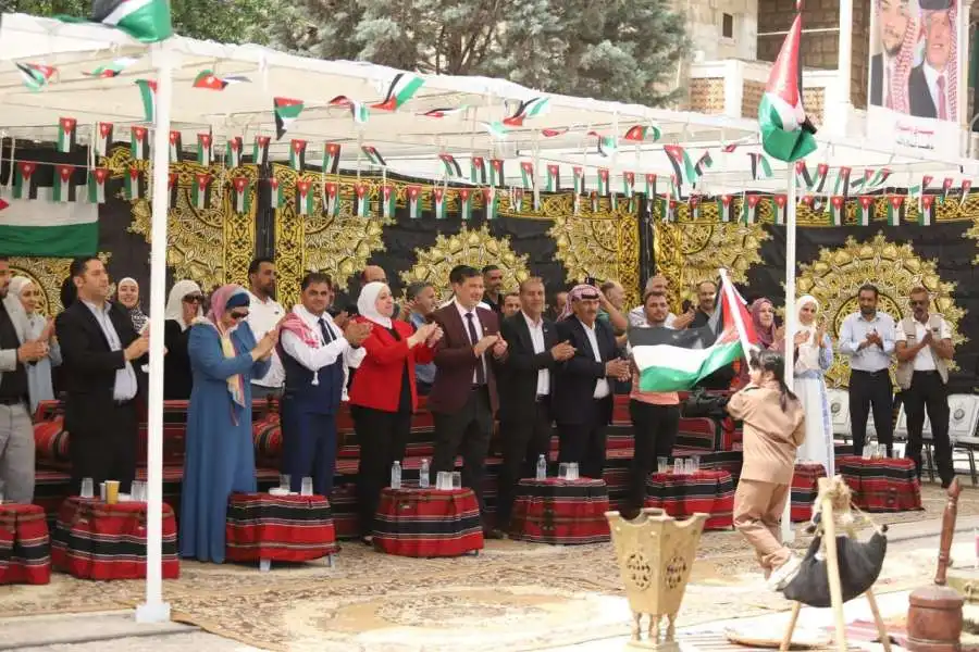 مدار الساعة,مناسبات أردنية,وزيرة النقل,وسام التهتموني,الملك عبدالله الثاني,مؤسسة الخط الحديدي الحجازي الأردني,الخط الحديدي الحجازي,الأمن العام,عيد الاستقلال