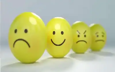 اللسان اذ يتحول الى سكين يجرح