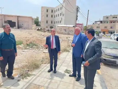 وزير الإدارة المحلية يتفقد مناطق بلديتي