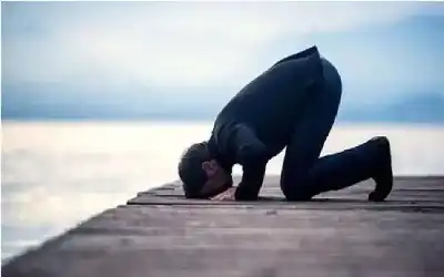 شك أنه أخل بالطمأنينة وأتى بركعة
