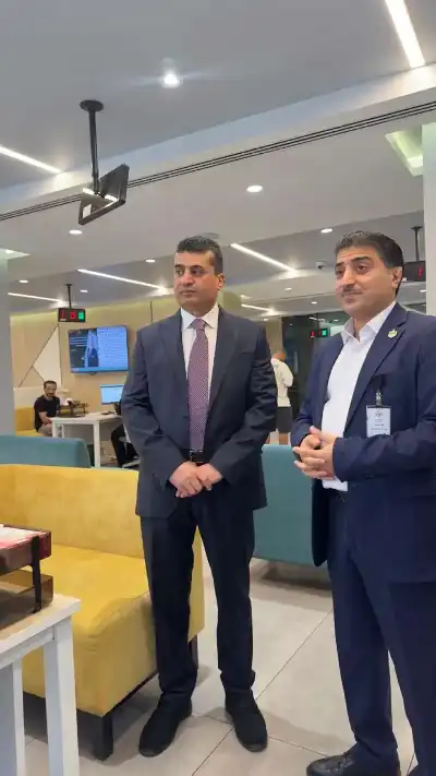 محافظ العقبة يزور مركز الخدمات الحكومي