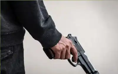 شاب سوري يقتل نفسه بالخطأ أمام