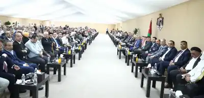 رئيس الديوان الملكي يلتقي 2000 شخصية