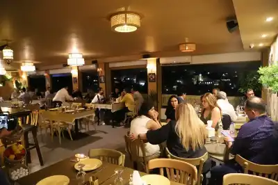 رجل الاعمال محمد الشوبكي يفتتح مطعم