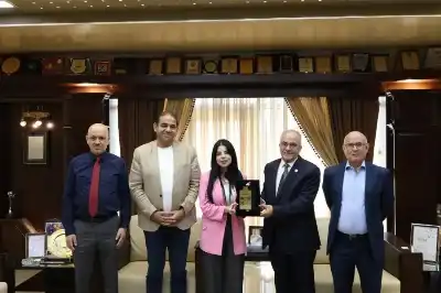رئيس عمّان الأهلية يستقبل وفدا مصريا