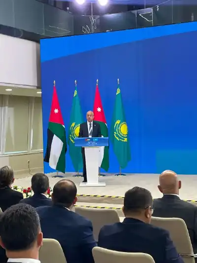 وفد صناعي يشارك في منتدى الأعمال