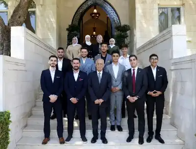 رئيس الديوان الملكي يلتقي وفدا شبابيا