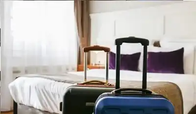 خبراء يحذرون: لا تضع حقائبك على