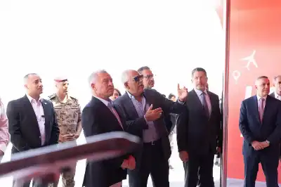 الملك يزور مطار الملكة علياء الدولي