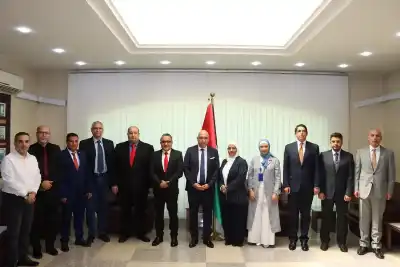 مساعدة يلتقي عددا من المستشارين والملحقين