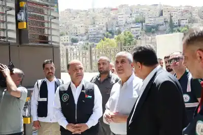 الخرابشة يفتتح محطات تحويل ومراكز خدمات
