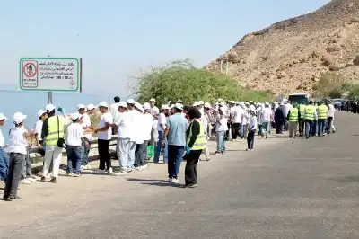 حملة بيئية شاملة على طريق البحر