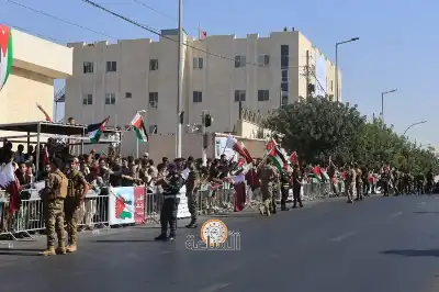 الآلاف يحتشدون في شوارع عمان لاستقبال