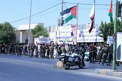 أمير قطر الشيخ تميم يصل إلى