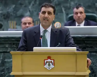 النائب القبلان يعتذر لموظفي مجلس النواب