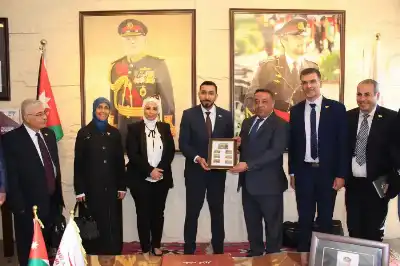 مدير عام المؤسسة السورية للبريد يزور