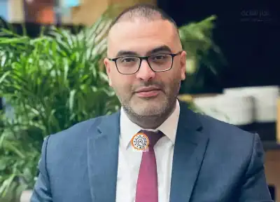 الشملتي يهنئ الملازم السرطاوي بمناسبة زفافه