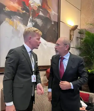 الصفدي يلتقي المبعوث الخاص للأمين العام