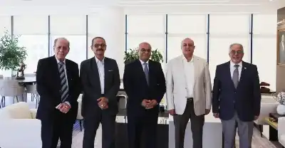 نقيب الصحفيين ونائبه في ضيافة عمان