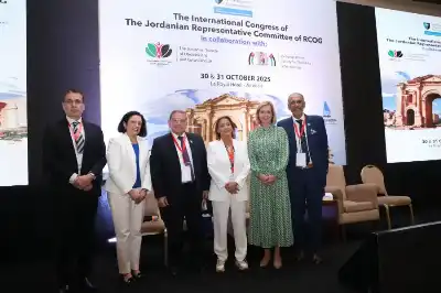 الكلية الملكية البريطانية تكرم الدكتور مازن