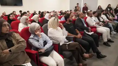 طلبة إعلام الشرق الأوسط يتفاعلون مع