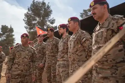 ولي العهد يتابع التمرين النهائي لدورة