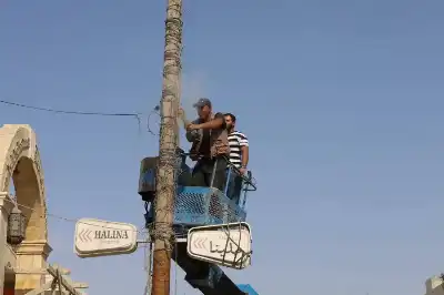 حملة في مادبا لإزالة اليافطات المخالفة