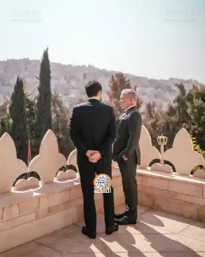 صورة تجمع الملك وولي العهد على