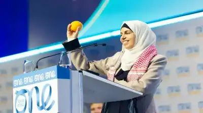 أردنية تمثل الأردن في قمة عالم