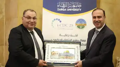 المومني يلتقي الباحثين المشاركين في المؤتمر