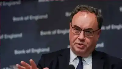 من التهديد إلى الفرصة: محافظ بنك