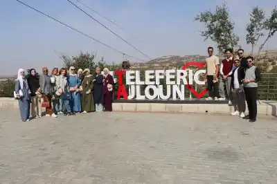 طلبة كلية الهندسة التكنولوجية في جامعة