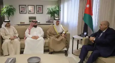 القاضي يلتقي السفير الكويتي: علاقاتنا عميقة